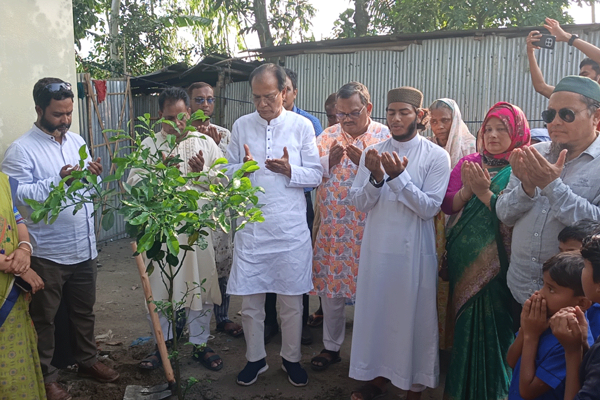 লালমনিরহাটে ডিসি পার্ক আবাসনে ঘর পেলেন ভাই-বোন