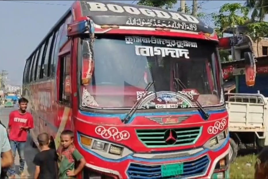 চাঁদপুরে বাসচাপায় হাসপাতালের দারোয়ানের মৃত্যু