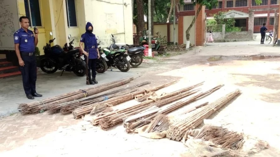 ব্রাহ্মণবাড়িয়া বিপুল দেশীয় অস্ত্র উদ্ধার