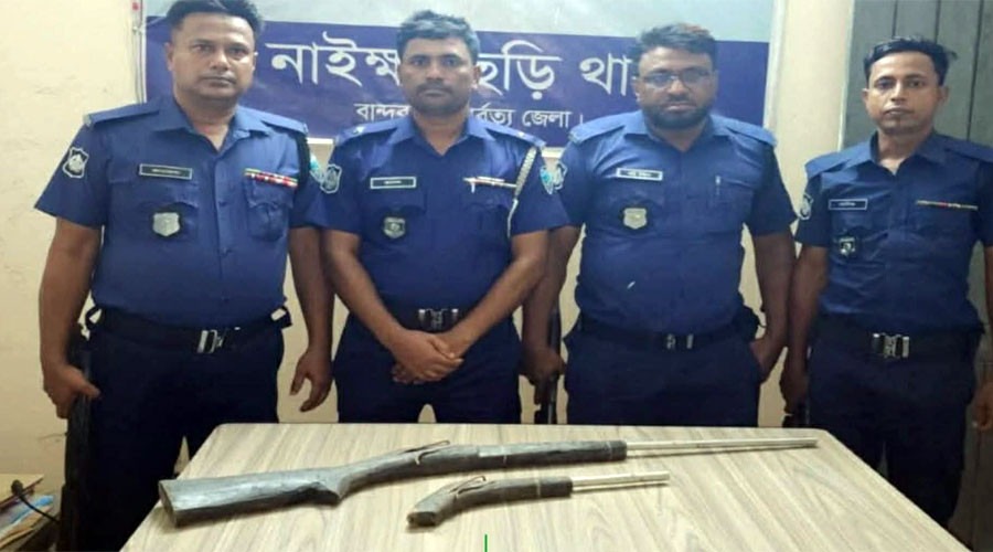 নাইক্ষ্যংছড়িতে পুলিশের বিশেষ অভিযানে দেশীয় অস্ত্র উদ্ধার