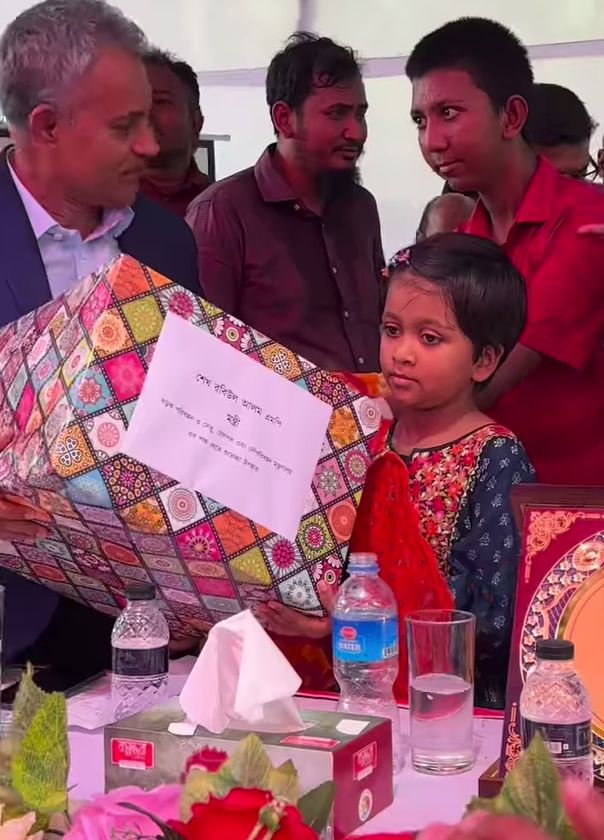 আবিরার এক চিঠিতেই নড়েচড়ে বসল কর্তৃপক্ষ, বাউফলে এলেন সেতুমন্ত্রী