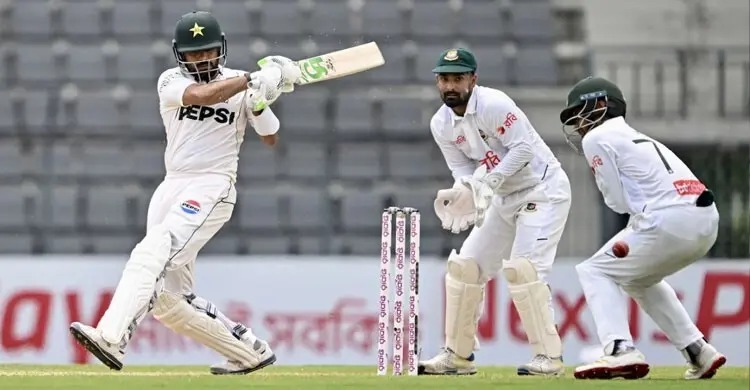 ফিফটির পর নাহিদের বলে থামলেন বাবর