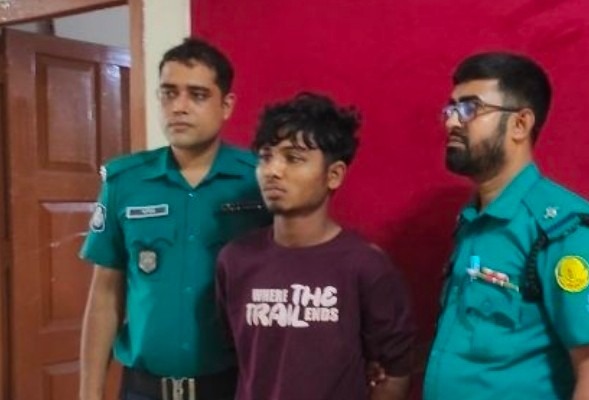 সিলেট নগরীতে পুলিশের ধাওয়া খেয়ে পালানো ছিনতাইকারী আসসাদুল আলম বাপ্পি’র ছুরিকাঘাতে ইমন আচার্য নামে এক র‌্যাব সদস্যের মৃত্যু হয়েছে।
