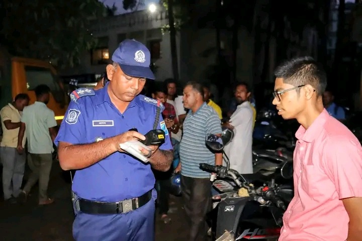 যানজট নিরসন ও সড়ক নিরাপত্তায় কিশোরগঞ্জ জেলা পুলিশ সুপারের বিশেষ অভিযান।