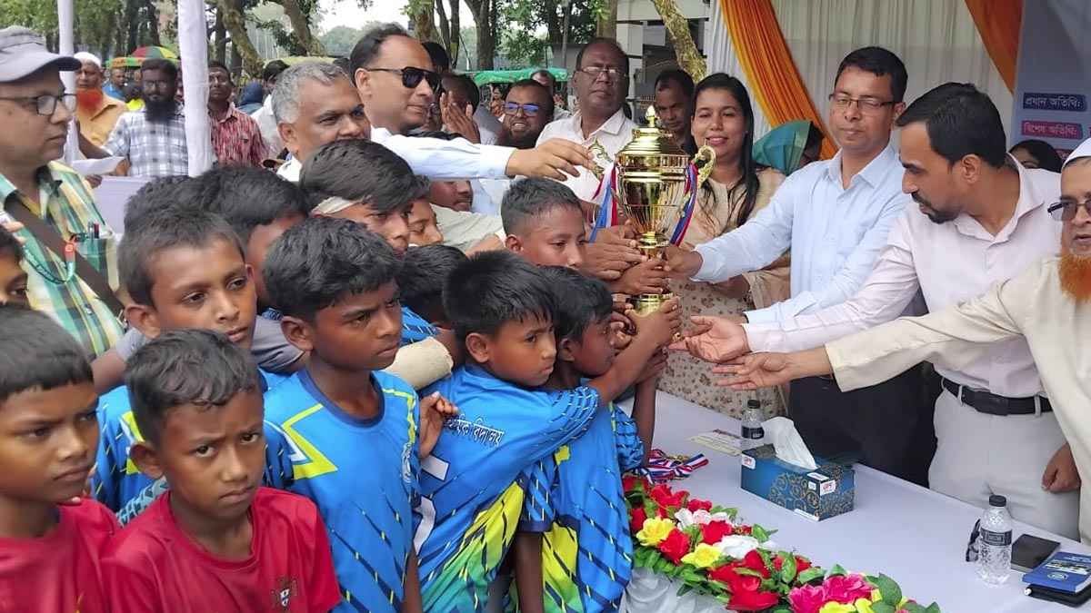 জয়পুরহাটে ফুটবল টুর্নামেন্টের ফাইনাল অনুষ্ঠিত
