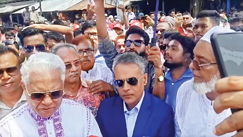 বাউফলে সেতুমন্ত্রীকে অবরুদ্ধ করলেন বিএনপি নেতাকর্মীরা