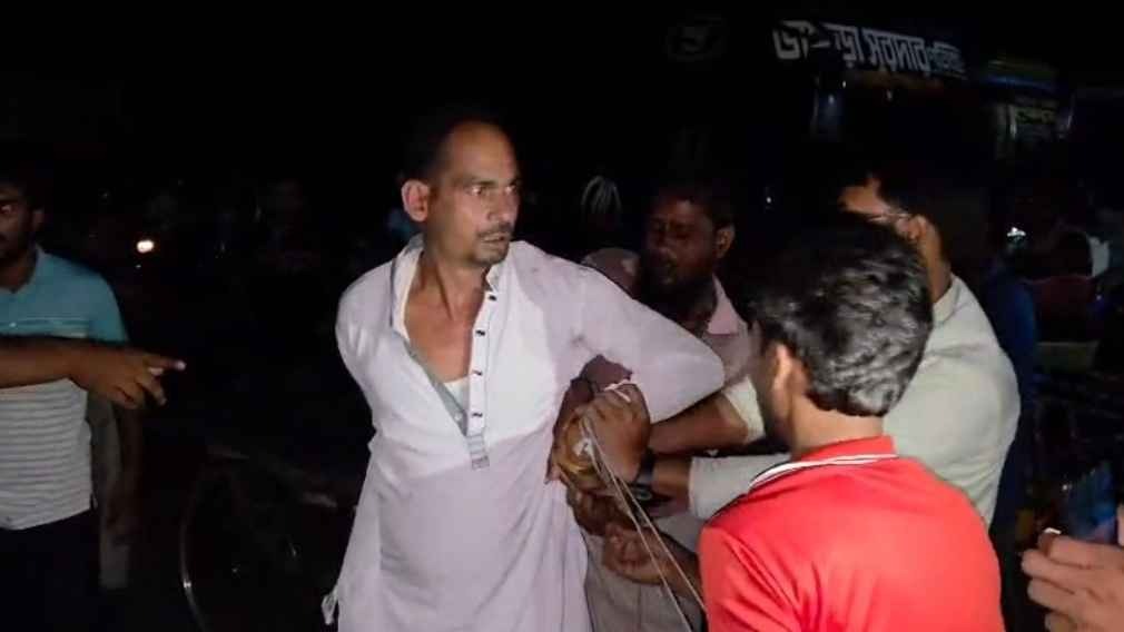 পাবনা সরকারি সুবিধা দেওয়ার প্রলোভনে প্রতারণা, বিএনপি নেতাকে গণপিটুনি