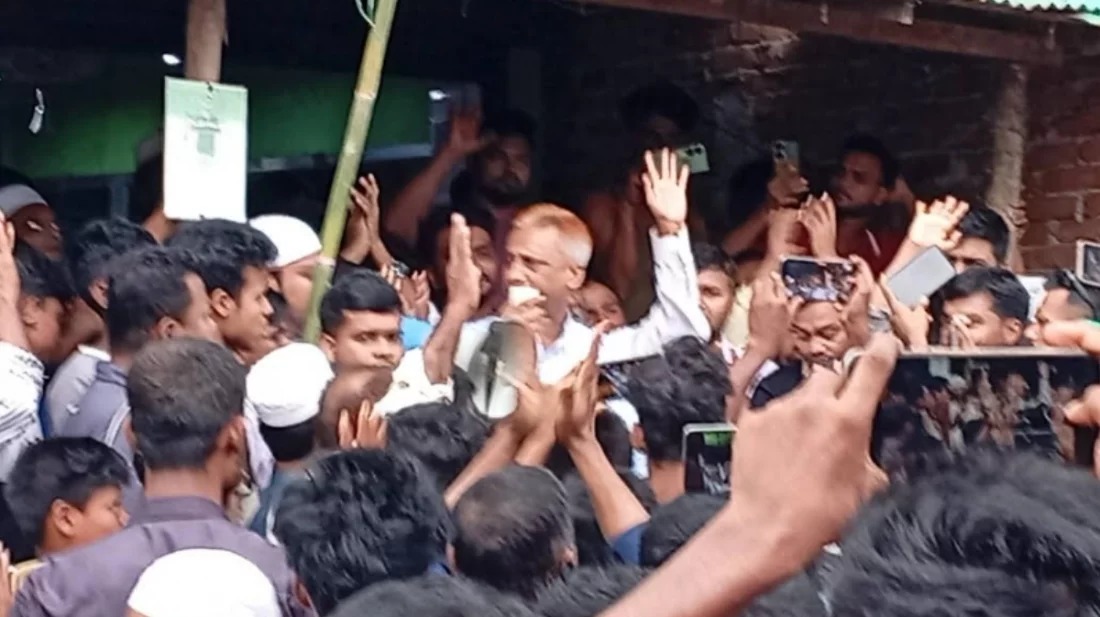 উখিয়া রোহিঙ্গা ক্যাম্পে বিদ্যুৎ বিচ্ছিন্ন, স্থানীয়দের বিক্ষোভ