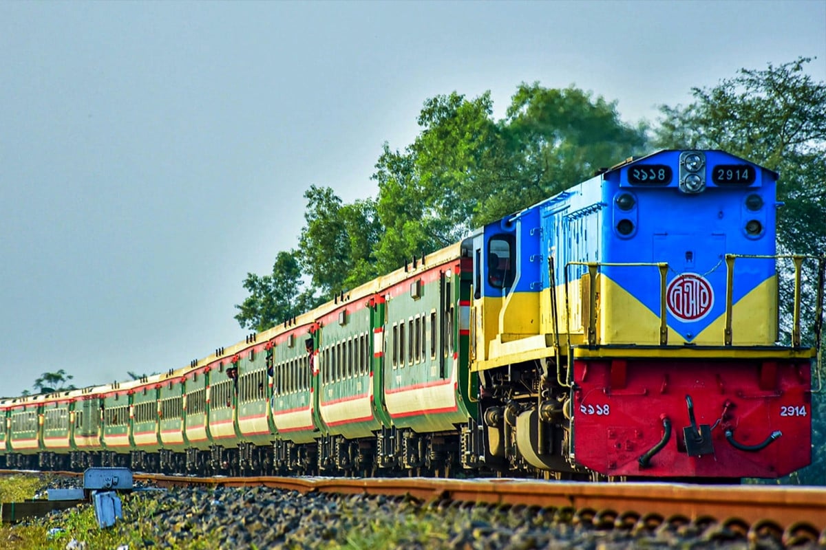 ব্রহ্মপুত্র এক্সপ্রেস লাইনচ্যুত, ময়মনসিংহ-জামালপুর রুটে রেল যোগাযোগ বন্ধ