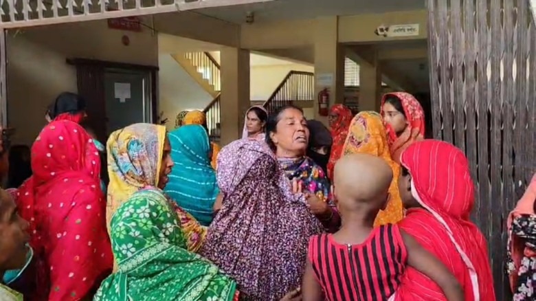চুয়াডাঙ্গায় ভিটামিন এ ক্যাপসুল খেয়ে ফেরার পথে মায়ের কোল থেকে ছিটকে পড়ে শিশুর মৃত্যু