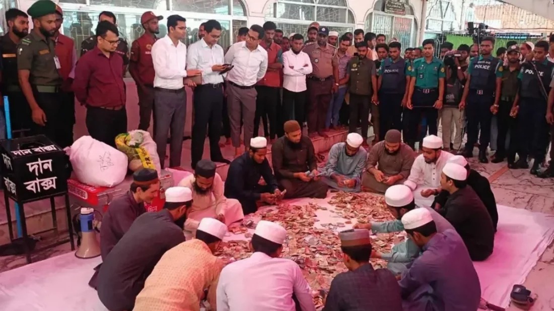 সিলেটের প্রকাশ্যে খোলা হলো শাহজালালের মাজারের দানবাক্স, চলছে গণনা