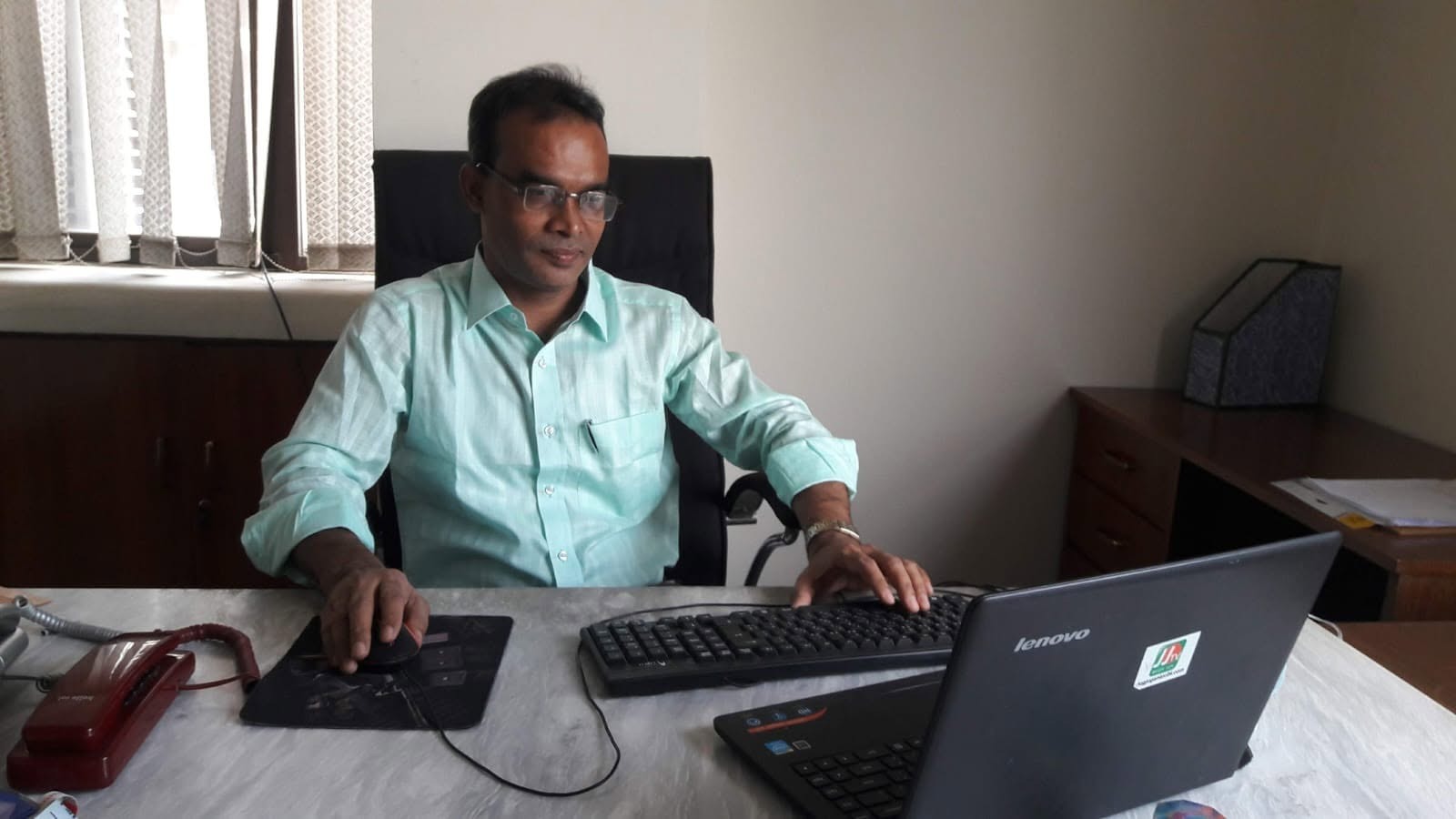 এখন আর সাংবাদিকতা নেই। কারণ, এখন সাংবাদিকতা তৈরি হচ্ছে না। সোশ্যাল মিডিয়ার যুগে যার হাতে মোবাইল আছে- সবাই সাংবাদিক। এটাকে বলা যায় হঠাৎ সাংবাদিক। যুগ যুগান্তর পত্রিকার সম্পাদক প্রকাশক যেযে টিভির ব্যবস্থাপনা পরিচালক এন এস কিবরিয়া।