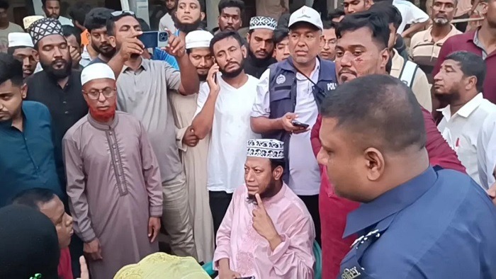 কুষ্টিয়া এমপি আমির হামজার পরিবারের সদস্যদের ওপর হামলার অভিযোগ