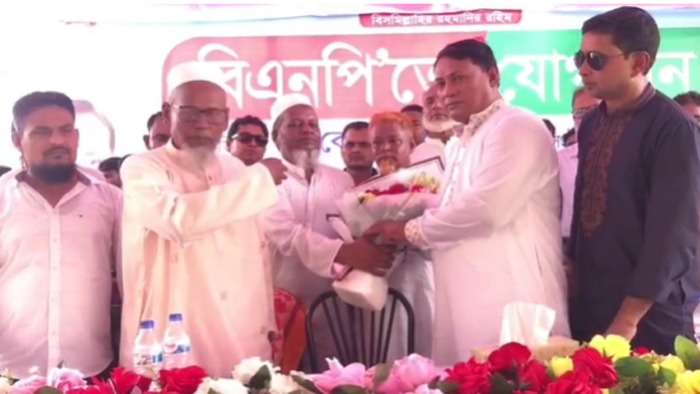 গোপালগঞ্জে আওয়ামী লীগের ১২শ’ নেতাকর্মির বিএনপিতে যোগদান