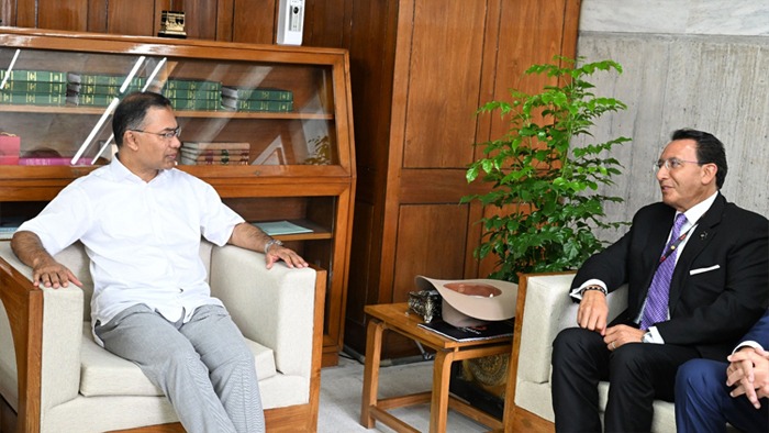 জাতীয় সংসদ ভবনে সাশ্রয়ী মূল্যে স্মার্টফোন ও ইন্টারনেটের মূল্য কমানোর আহ্বান প্রধা