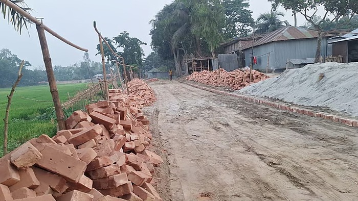 বগুড়ার প্রধানমন্ত্রীর জন্য রাস্তা বানাতে ‘ইট ভাড়া’ নিয়েছিল এলজিইডি