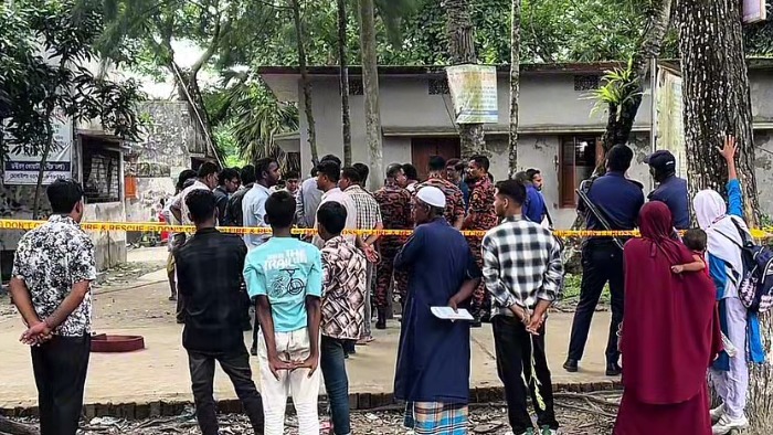 শরীয়তপুরে ৫০ ফুট জুড়ে মাটি গরম, রহস্য খুঁজছে ভূতত্ত্ব বিভাগ