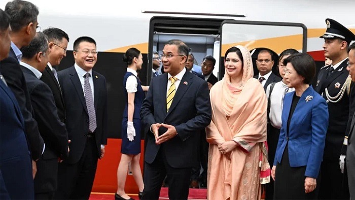 চীনের প্রধানমন্ত্রী তারেক রহমানকে লাল গালিচা সংবর্ধনা