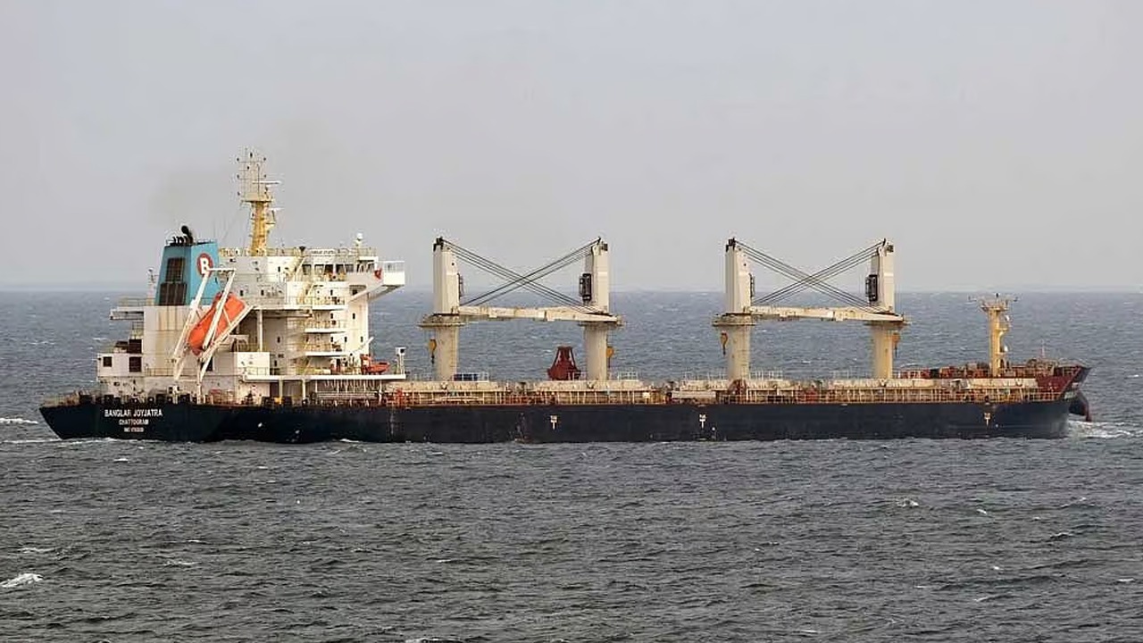 অবশেষে হরমুজ পাড়ি দিলো ‘বাংলার জয়যাত্রা’