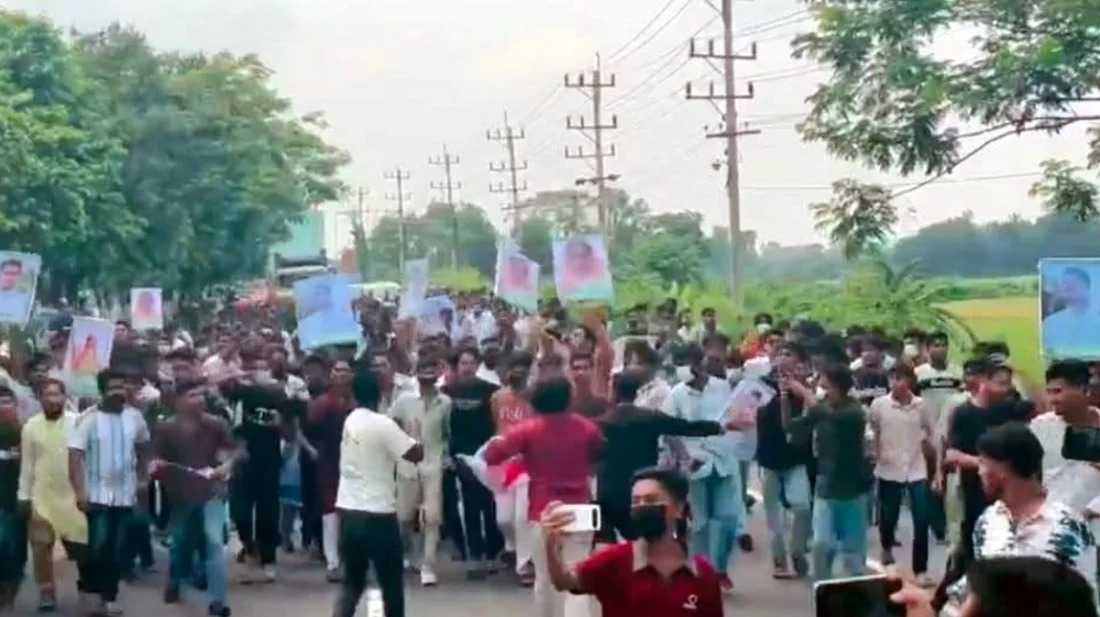 কুমিল্লা এবার ঢাকা-চট্টগ্রাম মহাসড়কে ছাত্রলীগের মিছিল