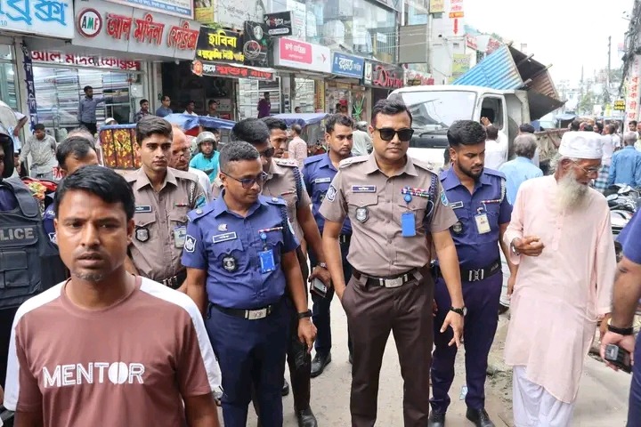 কিশোরগঞ্জ শহরের শৃঙ্খলা ও জনচলাচল স্বাভাবিক রাখতে কিশোরগঞ্জ জেলা পুলিশের বিশেষ অভিযান।