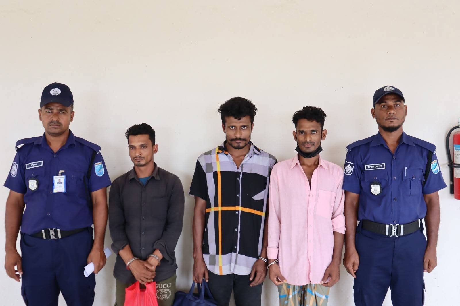 পুলিশি অভিযানে দেশীয় অস্ত্রসহ ডাকাত দলের ০৩(তিন) সদস্য গ্রেফতার,
