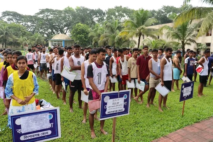 “মেধা ও যোগ্যতার লড়াই: কিশোরগঞ্জে ক্যাডেট এএসআই(নিরস্ত্র) নিয়োগের দ্বিতীয় দিনের কার্যক্রম সম্পন্ন”