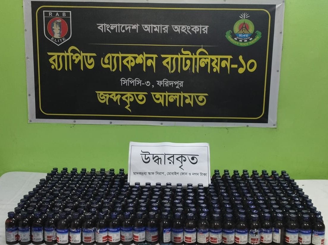 ফরিদপুরের নগরকান্দায় ৩৫০ বোতল স্কাফসহ গ্রেপ্তার ২, পিকআপ জব্দ