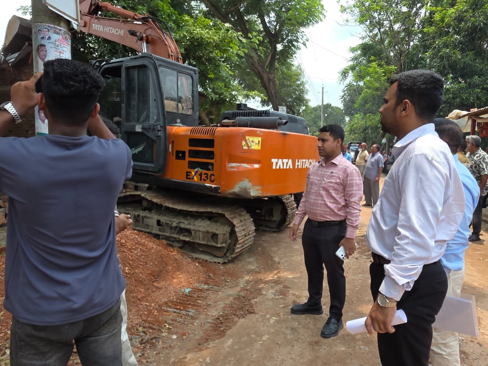 ফরিদপুরে সওজের ৬ কোটি টাকার জমি উদ্ধার: অবৈধ মার্কেট উচ্ছেদ