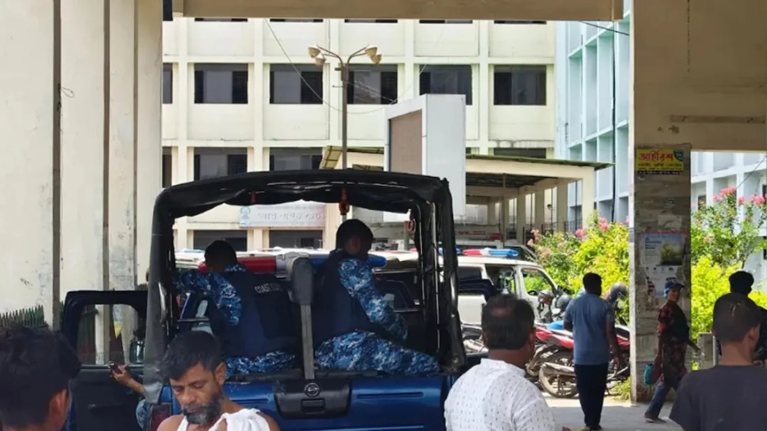খুলনা সুন্দরবনে কোস্টগার্ড ও ‘দুলাভাই বাহিনীর’ বন্দুকযুদ্ধ