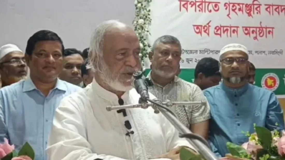 প্রশাসনের কর্মকর্তারা রাজনীতি থেকে দূরে থাকুন: ড. মঈন খান