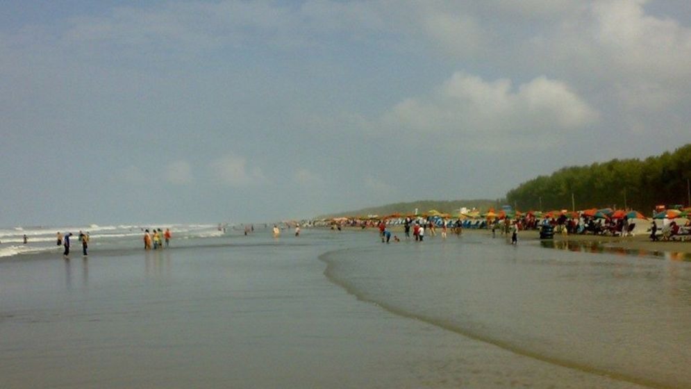কক্সবাজারের ইনানী সৈকতে গোসলে নেমে পর্যটক নিখোঁজ