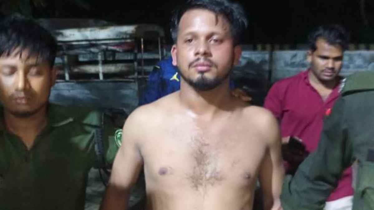 জাবির নারী ওয়াশরুমে গোপনে ভিডিও ধারণ, বহিরাগত আটক