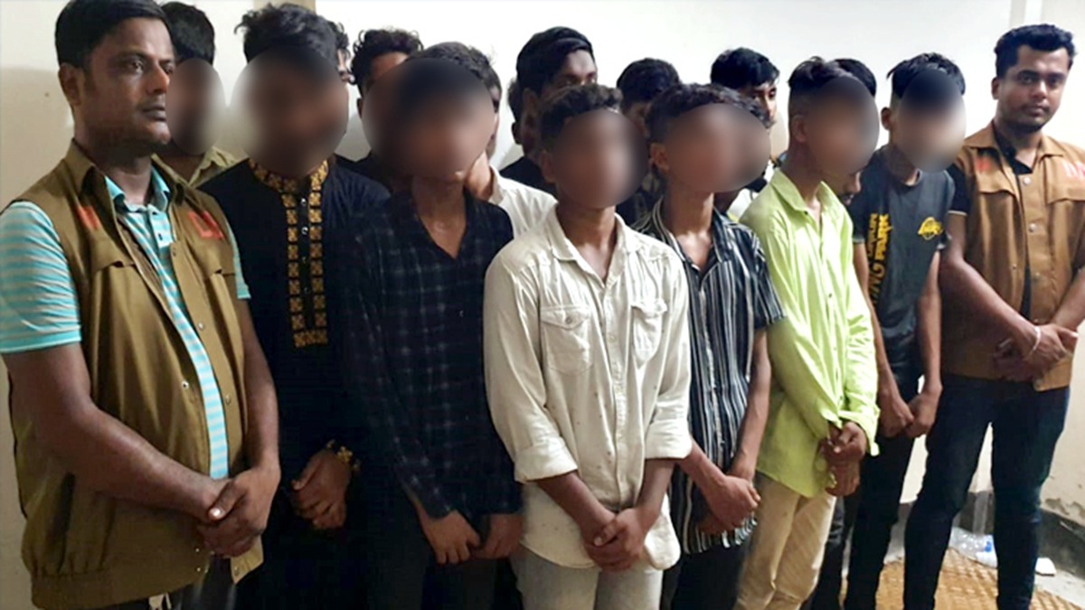 কিশোর গ্যাংয়ের ১৮ সদস্যকে আটক করে পুলিশে দিল ছাত্রদল