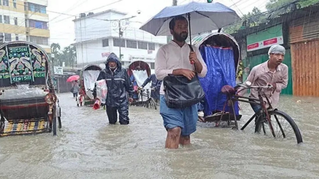 চট্টগ্রামে অতি ভারী বৃষ্টিতে তলিয়ে গেছে নগরীর বিভিন্ন এলাকা