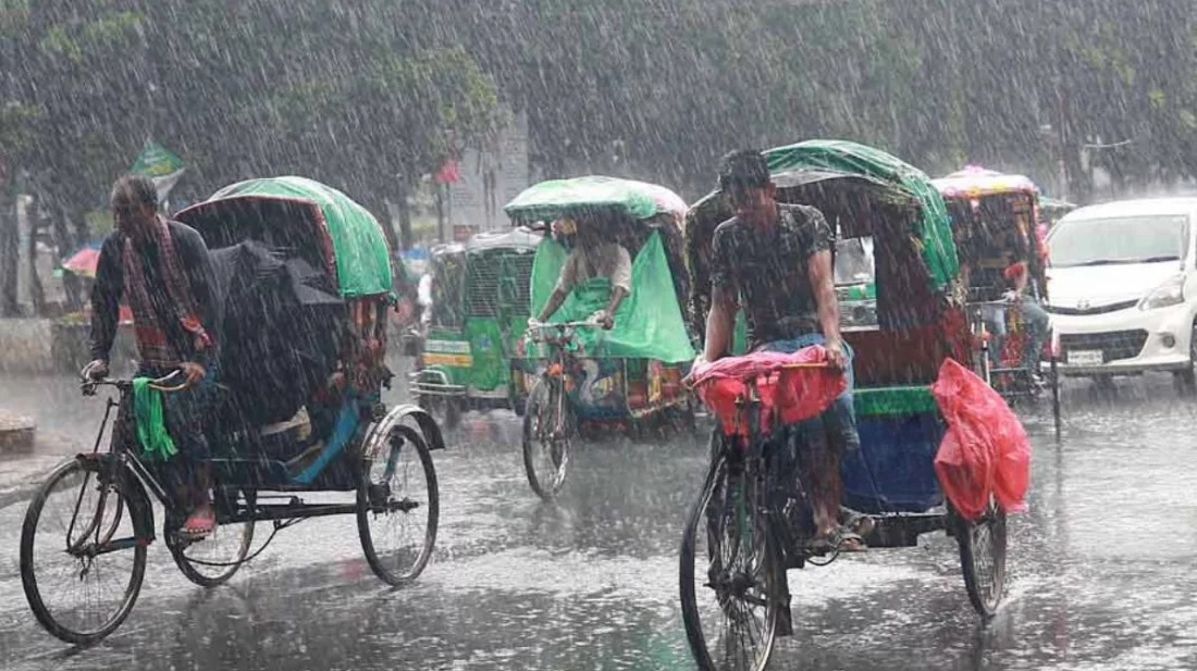 দেশের ১৩ জেলায় বজ্রবৃষ্টির আশঙ্কা, পাঁচ জেলায় ভূমিধসের উচ্চ ঝুঁকি
