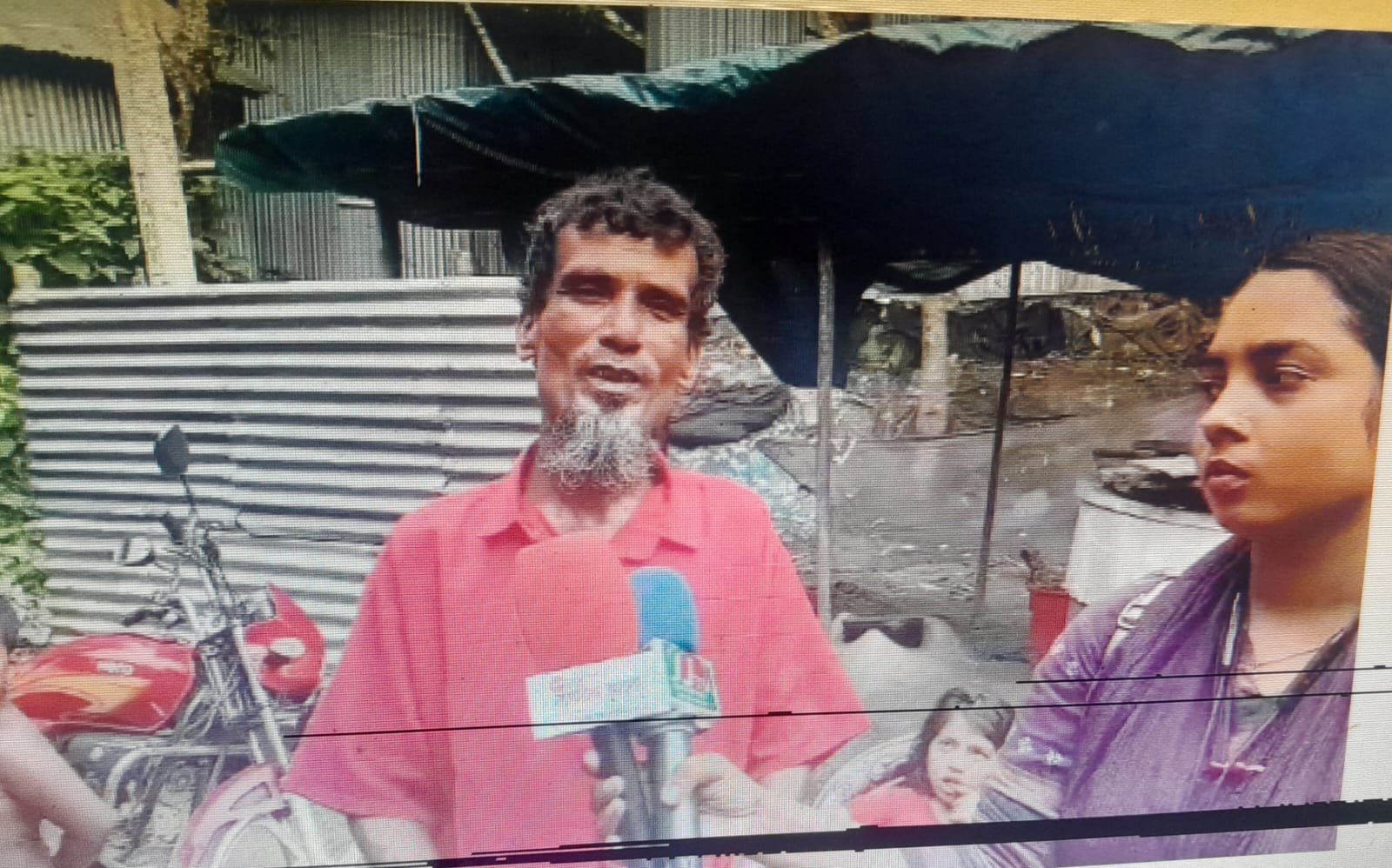 টাঙ্গাইলের বাসাইল উপজেলার ময়থা চরপাড়া এলাকায় ছাগল খেতে যাওয়াকে কেন্দ্র করে এক গৃহবধূকে মারধর করে তার হাত ভেঙে দেওয়ার অভিযোগ উঠেছে। এ ঘটনায় স্থানীয় স্বপনের পরিবারের সদস্যদের বিরুদ্ধে অভিযোগ করেছেন ভুক্তভোগীর স্বজনরা