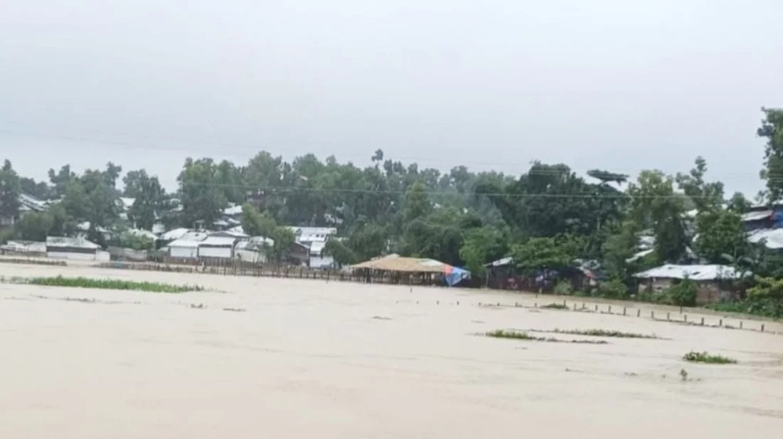 টেকনাফ ভারী বৃষ্টিতে রোহিঙ্গা ক্যাম্পের নিম্নাঞ্চলে থাকা ঘর ফের তলিয়ে গেছে