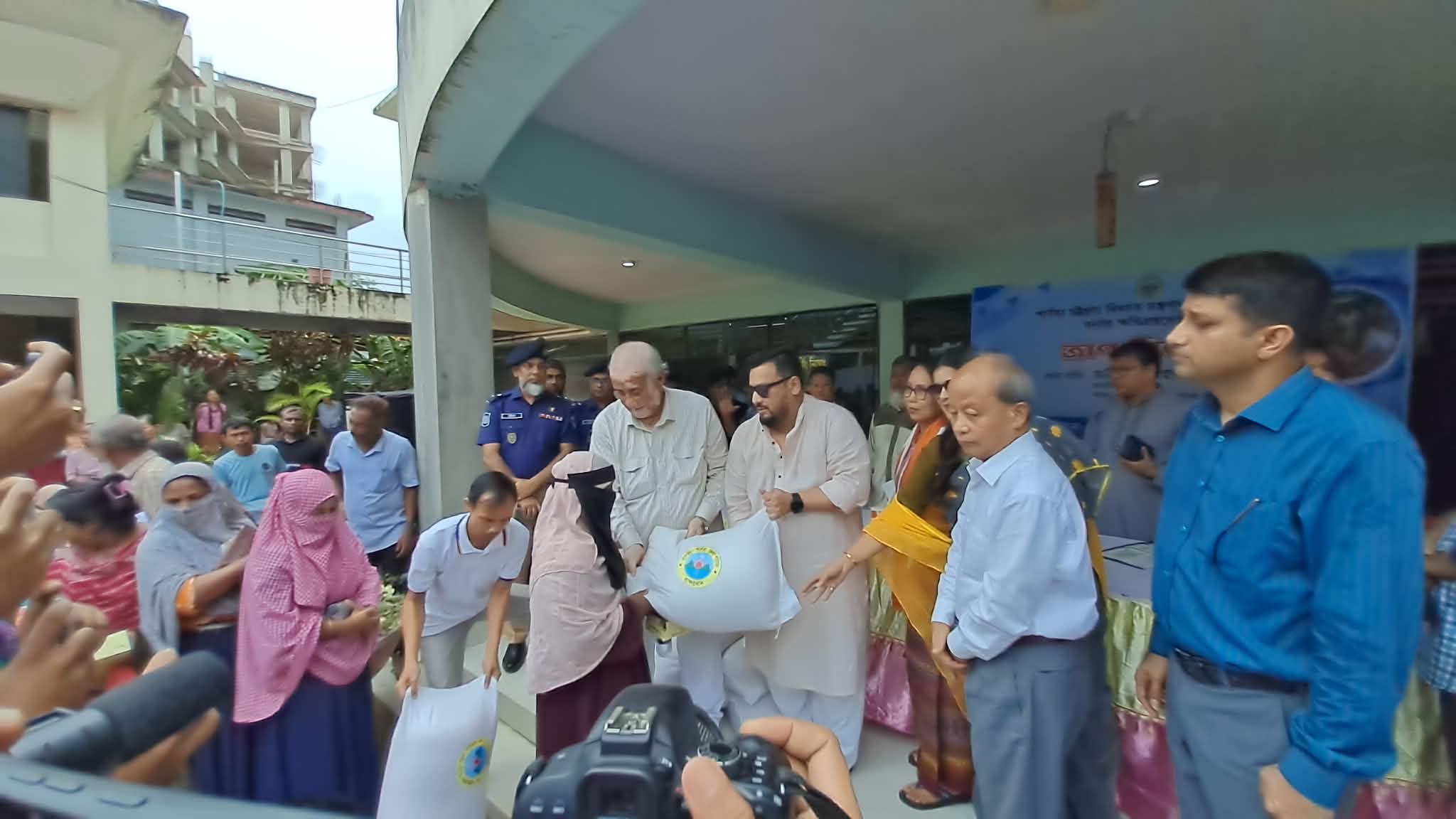 বন্যায় ক্ষতিগ্রস্তদের পুনর্বাসন করা হবে, এনজিও ঋণের কিস্তি ও সুদ এক মাস মওকুফ: প্রতিমন্ত্রী মীর হেলাল