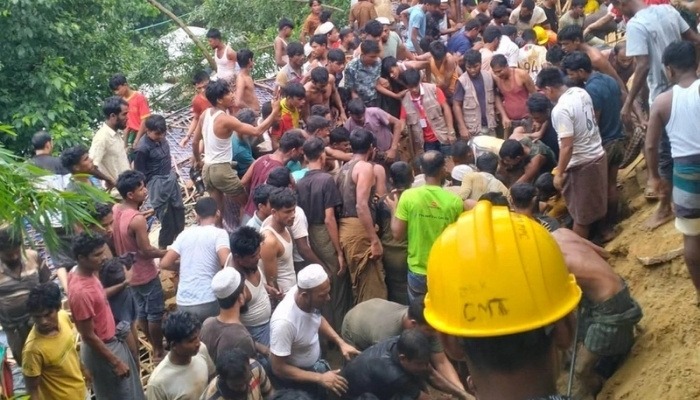 কক্সবাজারের রোহিঙ্গাদের মাদ্রাসার উপর ধসে পড়ল পাহাড়, নিহত বেড়ে ৮