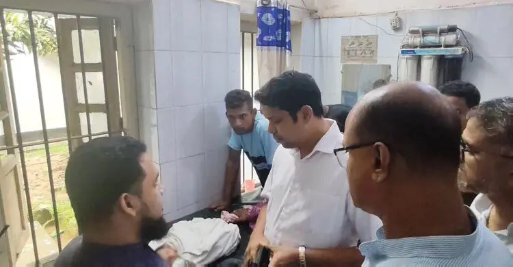 টাঙ্গাইল ঝোপে কাঁদছিল নবজাতক, উদ্ধার করে হাসপাতালে নিলেন স্থানীয়রা