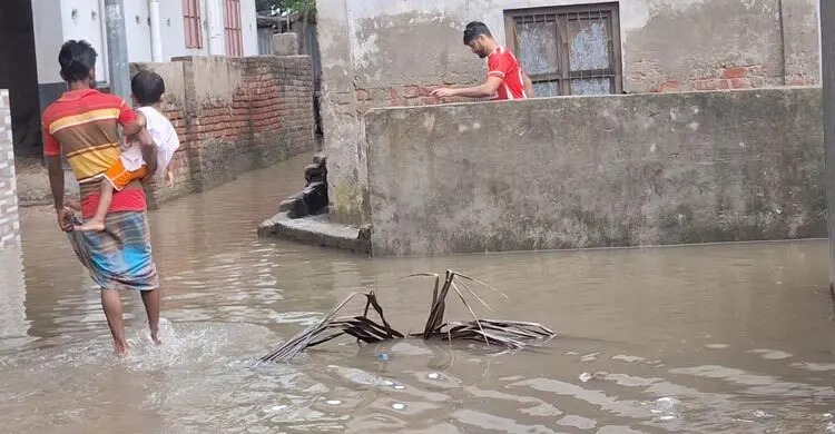 চাঁদপুর ভারী বর্ষণে বিপর্যস্ত চাঁদপুর, পানিবন্দি নিচু এলাকা