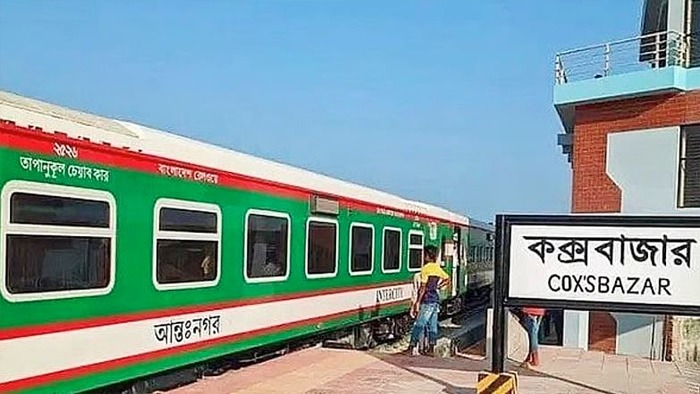কক্সবাজার ৫ দিন পর চট্টগ্রাম-কক্সবাজার ট্রেন চলাচল স্বাভাবিক