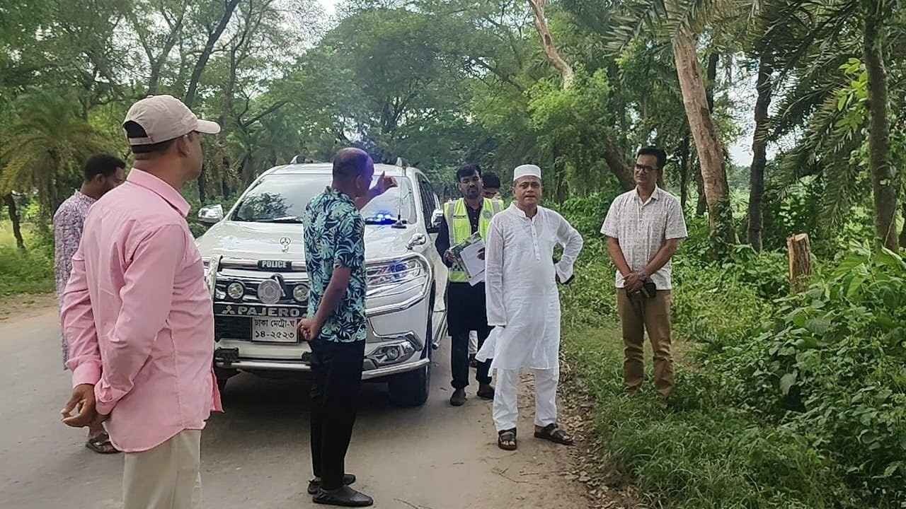 চুয়াডাঙ্গা-দর্শনা মহাসড়কে গাছ ফেলে বাসে ডাকাতি
