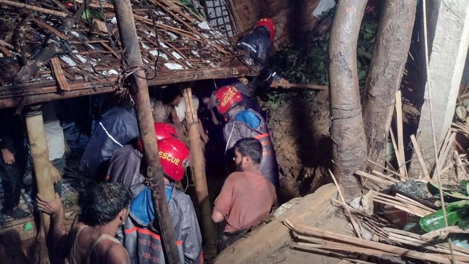 কক্সবাজার পাহাড় ধসে ১০ জনের প্রাণহানি