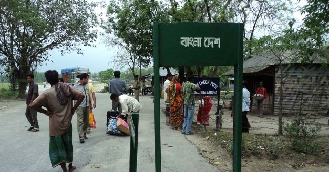 বুড়িমারী স্থলবন্দরে ভারতের ট্যুরিস্ট ভিসা শুরু,