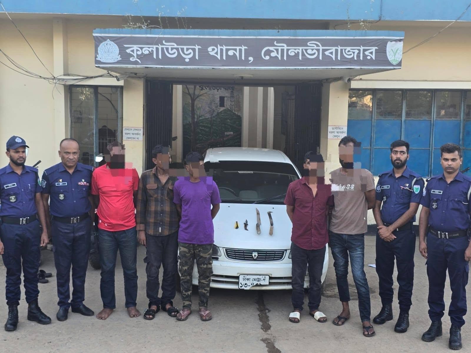 কুলাউড়ায় আন্তঃজেলা ডাকাত দলের ৫ সদস্য গ্রেফতার, প্রাইভেটকার ও দেশীয় অস্ত্র উদ্ধার