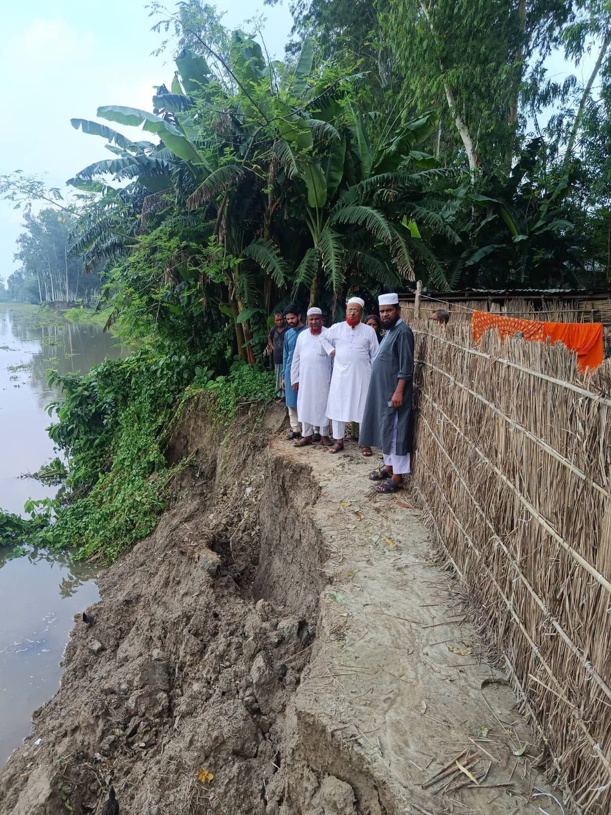 নদীর ভাঙন থেকে কিশোরগাড়ী রক্ষায় ৭ হাজার জিও ব্যাগ স্থাপন, উদ্বোধন এমপি নজরুল ইসলাম লেবুর