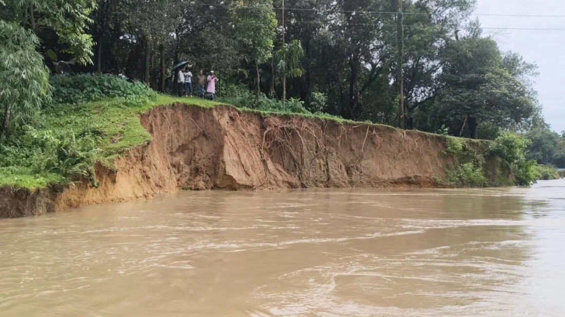 সুনামগঞ্জেরখাসিয়ামারা নদীর ভাঙনে অস্তিত্বসংকটে তিন গ্রাম