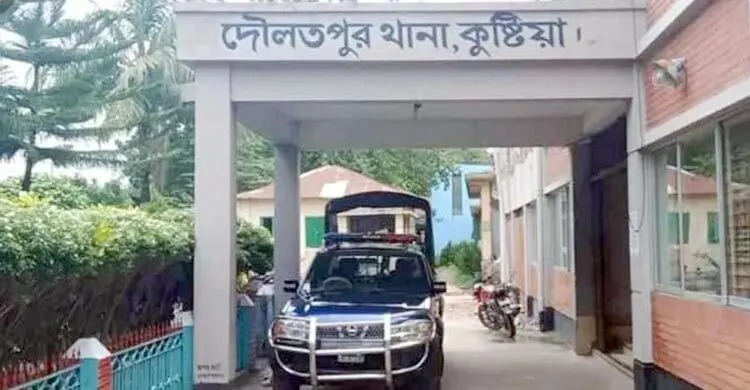 কুষ্টিয়া অস্ত্র-গুলিসহ বাবা-ছেলে আটক